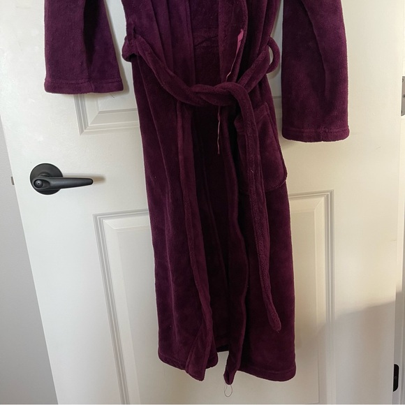 Robe - Picture 4 of 6
